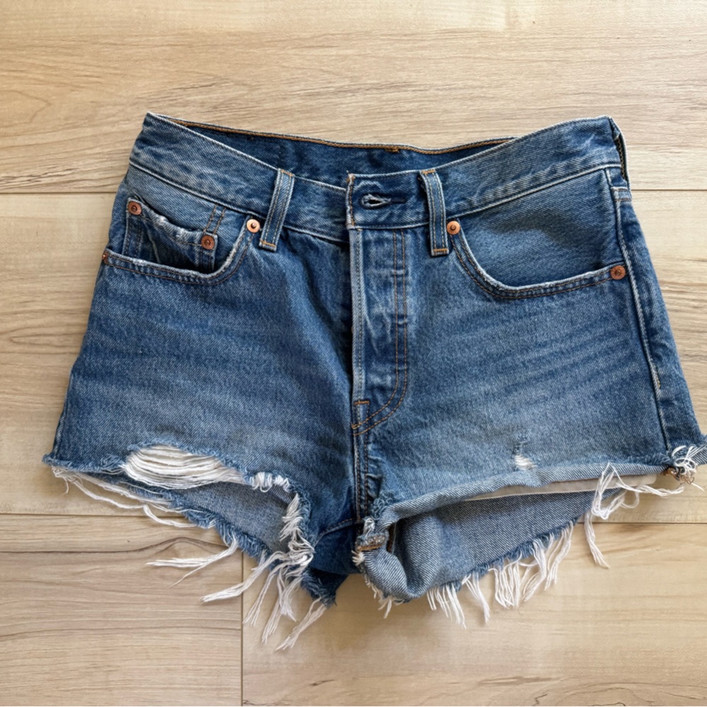 Levi Cut Off Dark Denim Shorts